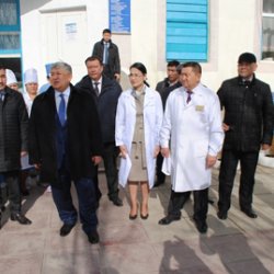 Посещение больницы акимом области К.Е.Кушербаевым (фото)